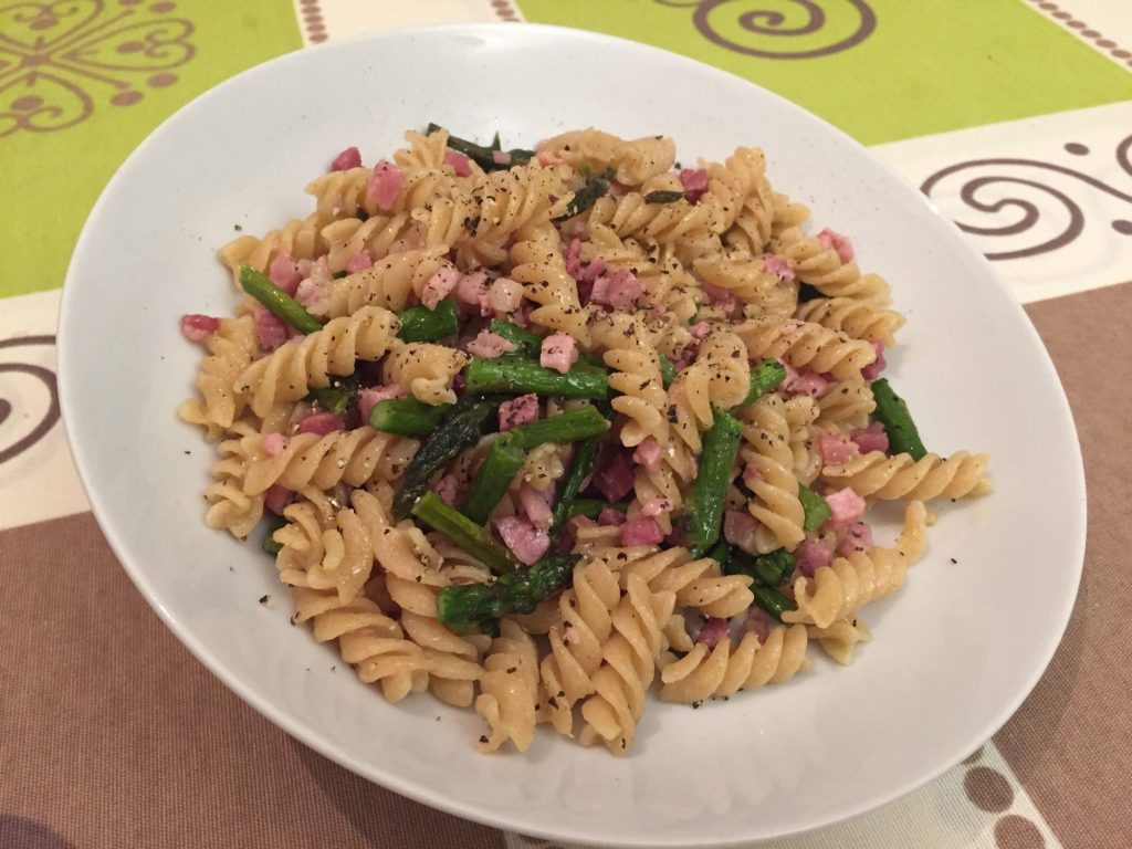 Macarrones con trigueros - Correr&Comer Blog de cocina y running para amantes de la comida y del deporte.